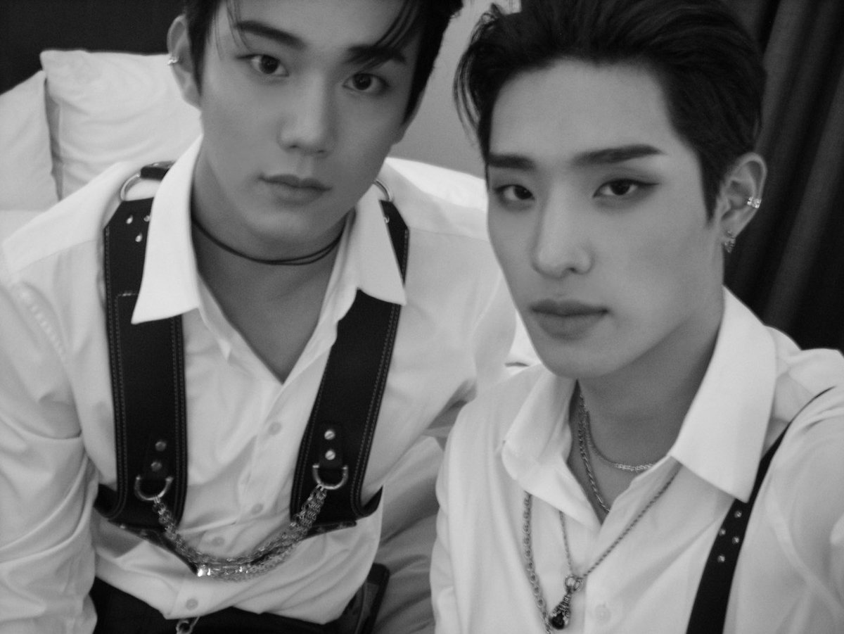 P1HarmonyTrans's tweet photo. @P1H_members [TRANS] #KEEHO

As much as I tease you, I love you! You're always going to be a friend.. Let's stay friends until we die! Let's have fun on your birthday!!! 😝 I love you!!! 
It's not enough to post once, so I'm posting everything!! Wish Intak a happy birthday~~
#HappyINTAKDay https://t.co/BiTJAKdkNO