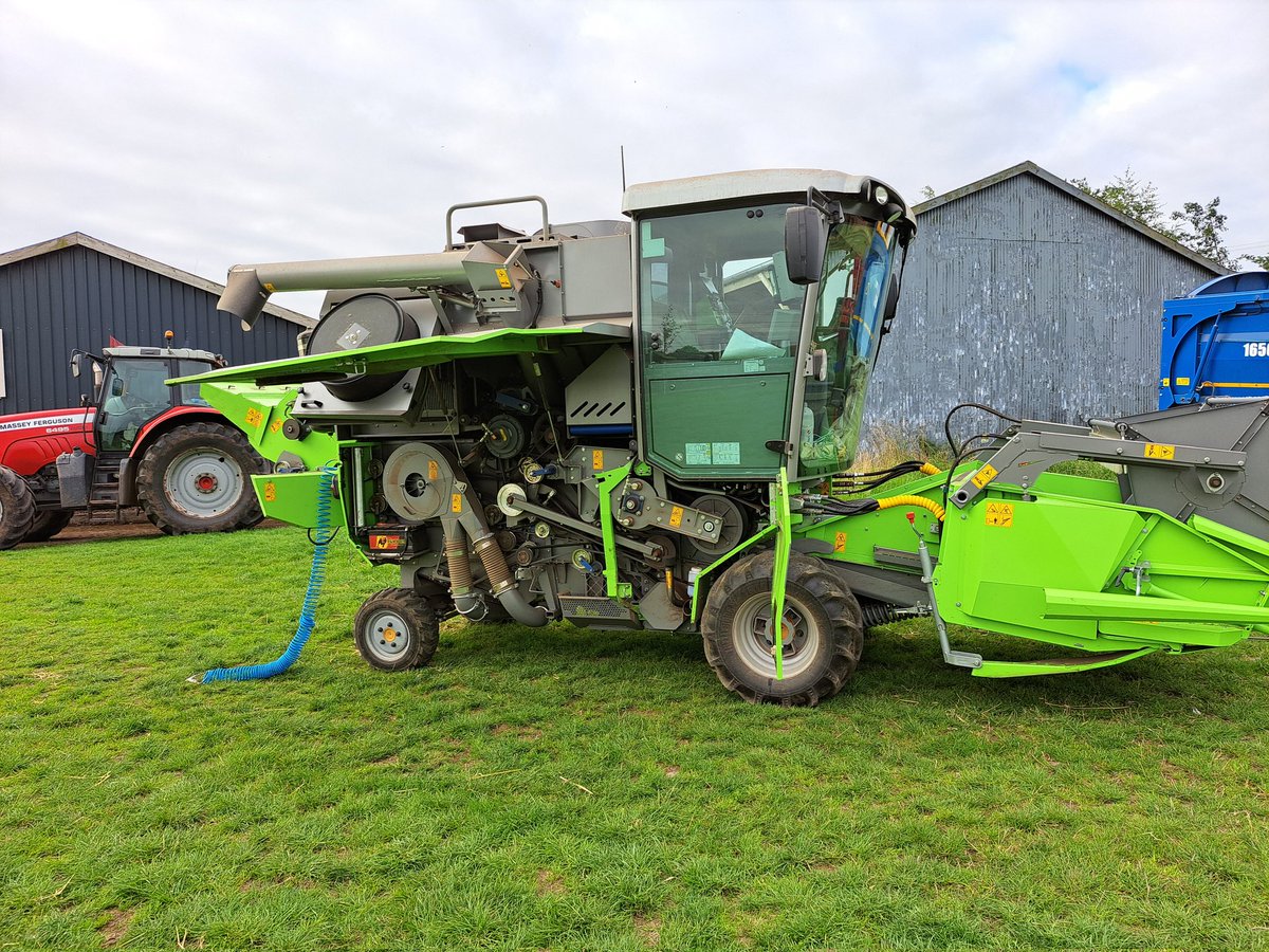 dekmatthew's tweet photo. Maintenance and checks on the plot combine this morning.  About to start on a 1200 plot trial today and have around 2000 barley plots, 600 paired rows (barley)  400 bean plots and a 1/3 hectare bean seed plot still to cut
#wintersteiger  #jameshuttoninstitute  #croptrials https://t.co/1wdljHVzrE