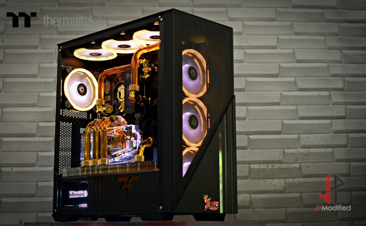 Thermaltake_fr's tweet photo. Admirez le travail sur ce magnifique mod Divider 370 TG de @jpmodified 😍🤤

#Thermaltake #TTPremium #divider #divider370 #MX2 #SWAFAN #SwappableBlades #RGBFan #watercooling #watercoolingpc #DIY #modding #moddingpc #pcmasterrace #pcgamer #pcgaming #divider #gaming #gamingPC https://t.co/xCGNZNuOcH