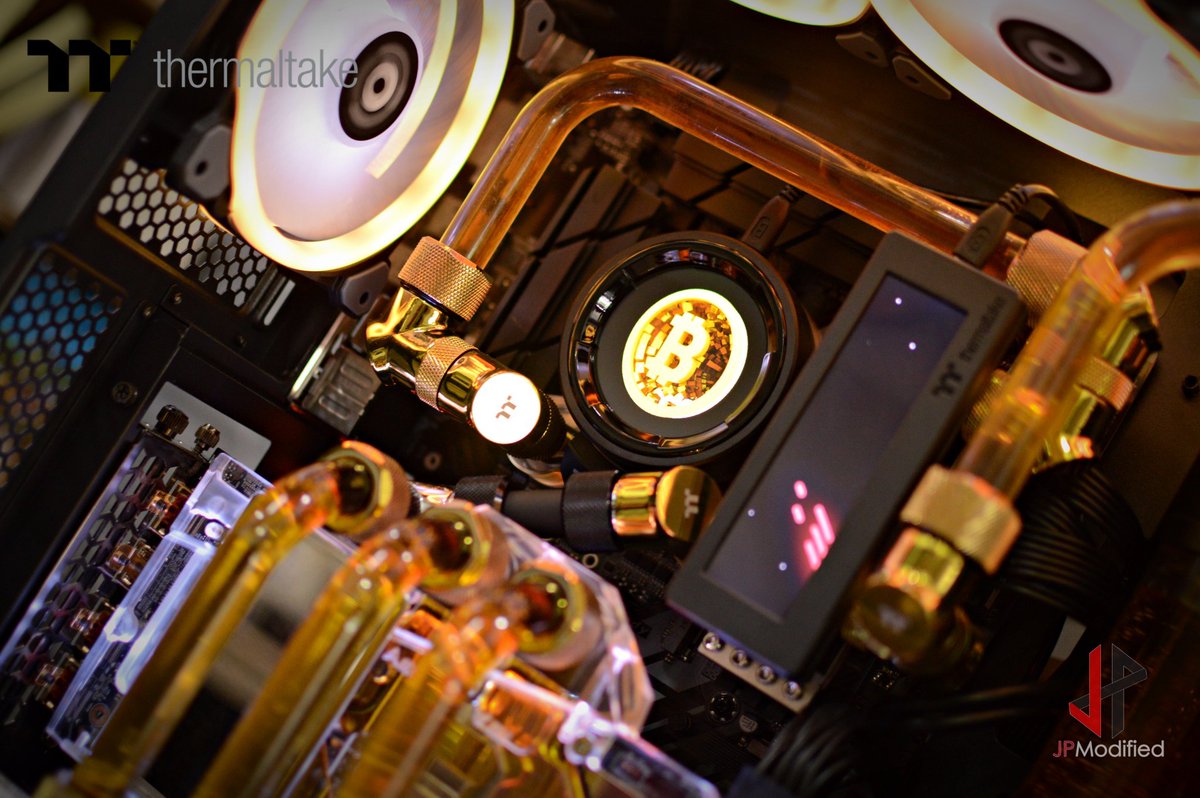 Thermaltake_fr's tweet photo. Admirez le travail sur ce magnifique mod Divider 370 TG de @jpmodified 😍🤤

#Thermaltake #TTPremium #divider #divider370 #MX2 #SWAFAN #SwappableBlades #RGBFan #watercooling #watercoolingpc #DIY #modding #moddingpc #pcmasterrace #pcgamer #pcgaming #divider #gaming #gamingPC https://t.co/xCGNZNuOcH
