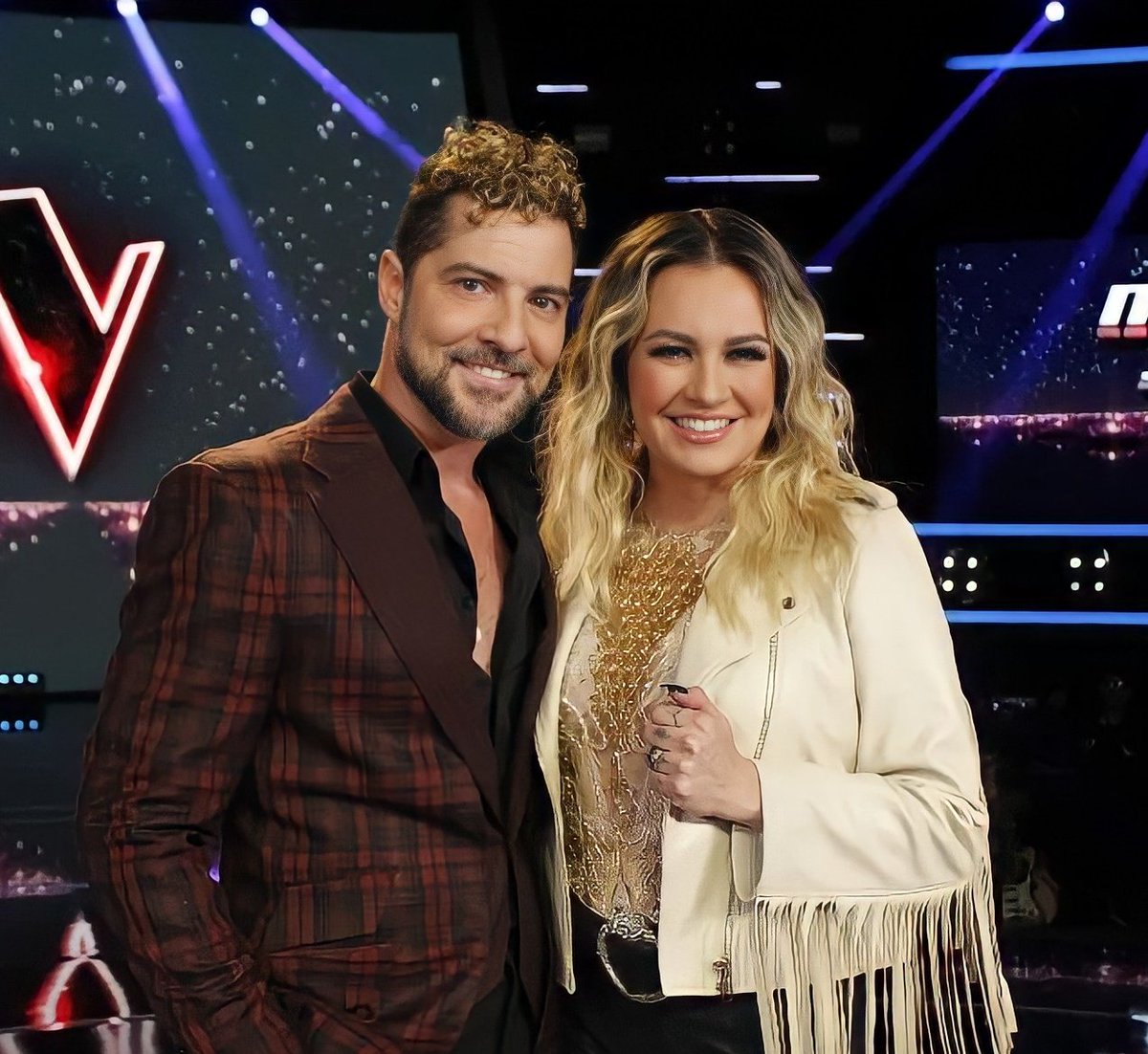anamari_db's tweet photo. La gran final de #LaVozAzteca nos regaló de nuevo un momento único entre nuestro @davidbisbal & @lajosa interpretando #LoQueTeniasConmigo! Dale al play y disfruta de la actuación!
Vídeo ➡️ https://t.co/EVenevo6ST https://t.co/xn4Za7rhrs