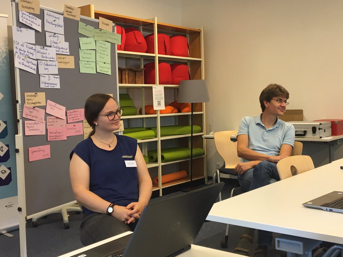 openaccessnet's tweet photo. Schon im ersten Themenblock des von Michael Wohlgemuth und Hannah Schneider moderierten Workshops (Sachstand und Marktumfeld) deutet sich an, wie komplex das Feld einer Strategieentwicklung ist.
#OAstaffweek @SLUBdresden @DresdenHtw https://t.co/boMaj0FKiG