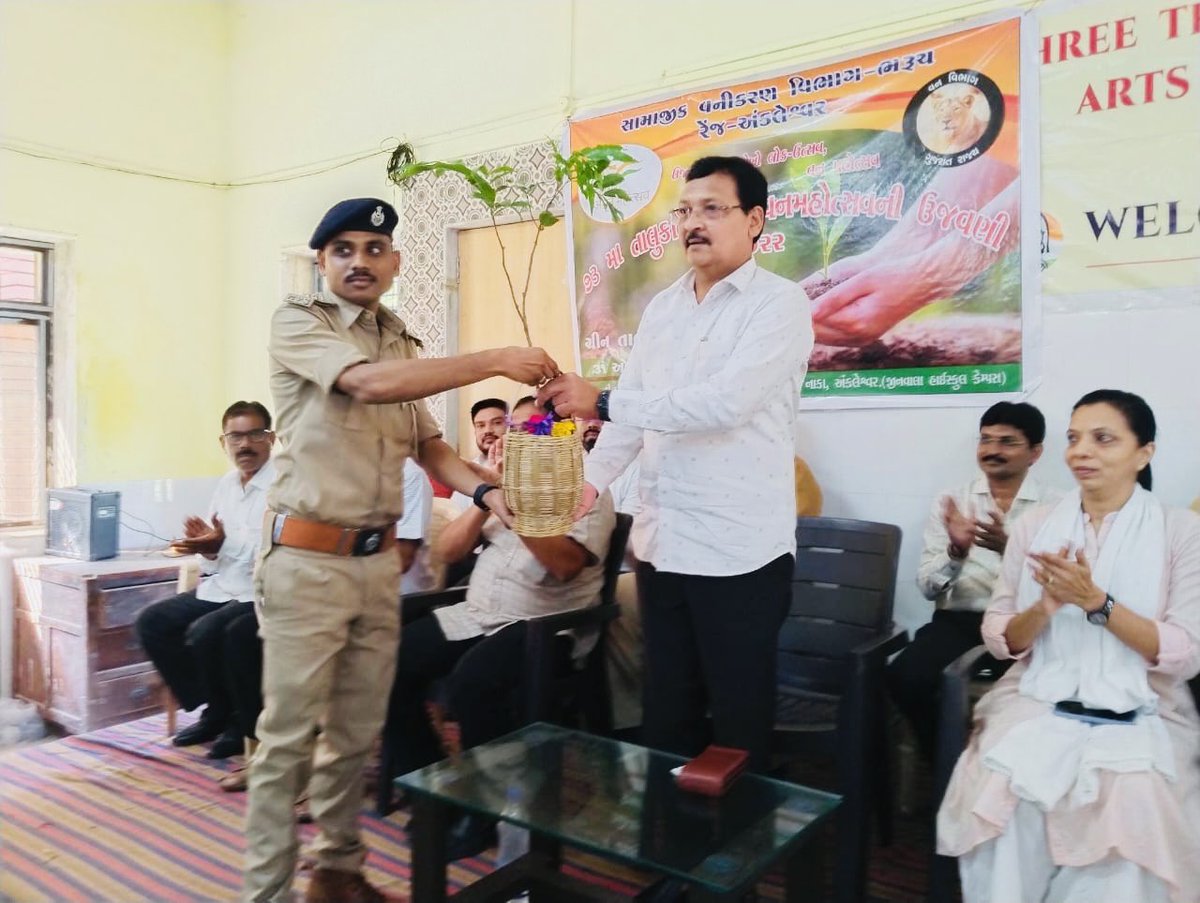 vinayrvasava's tweet photo. આજ રોજ અંકલેશ્વર તાલુકાનો 73 મો વનમહોત્સવ  માનનીય ધારાસભ્ય શ્રી  ઈશ્વરસિંહ  પટેલ સાહેબ અધ્યક્ષ સ્થાને જીનવાલા સ્કુલ ખાતે યોજાયો...... https://t.co/EkDPO9TQ4i