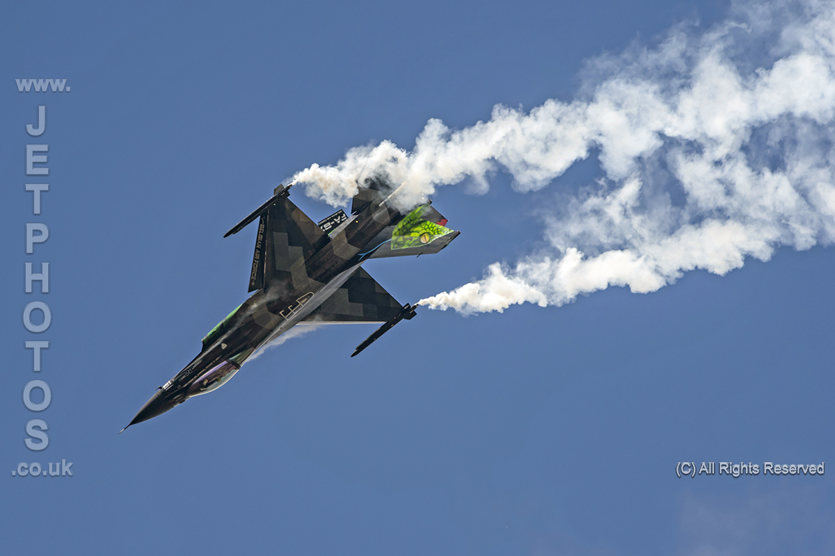 JetPhots's tweet photo. @BAFf16display just fantastic in the air and stunning livery on both jets @airtattoo
#Viper #XTiger @AirshowsOfTheUk @UKAirshowReview @NikonEurope https://t.co/b3hDLBzpC6