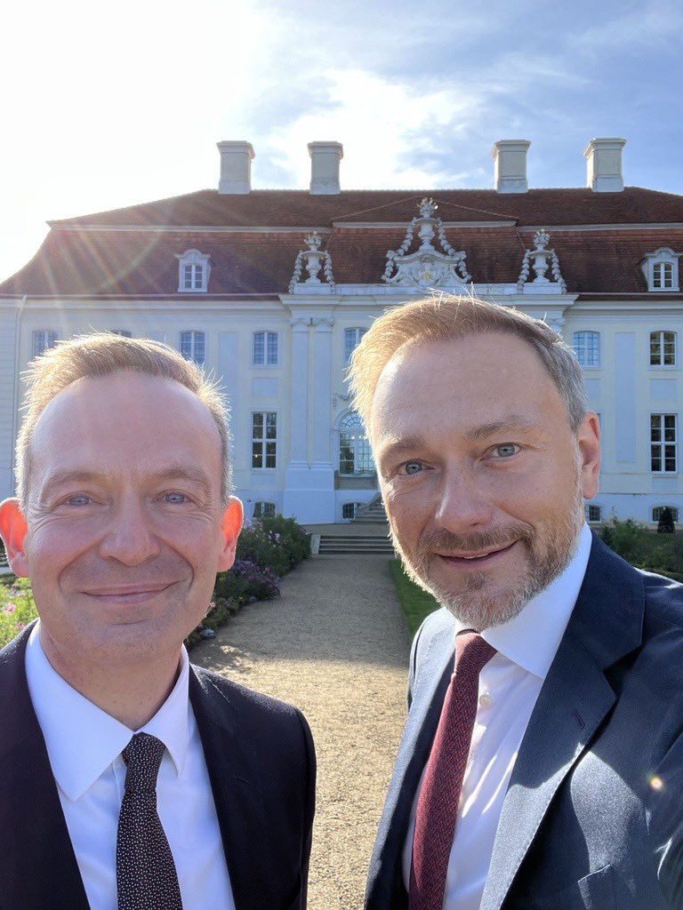 Christian Lindner (@c_lindner) on Twitter photo Volker <a href="/Wissing/">Volker Wissing</a> hat mich überzeugt: Er kann mit einem Bruchteil der Finanzmittel des #9EuroTicket|s ein bundesweit nutzbares, digital buchbares Ticket realisieren. Jetzt sind die Länder dran. Wenn die Finanzierungsfrage klar ist, kann der Preis festgelegt werden. CL #WissingWirkt Volker <a href="/Wissing/">Volker Wissing</a> hat mich überzeugt: Er kann mit einem Bruchteil der Finanzmittel des #9EuroTicket|s ein bundesweit nutzbares, digital buchbares Ticket realisieren. Jetzt sind die Länder dran. Wenn die Finanzierungsfrage klar ist, kann der Preis festgelegt werden. CL #WissingWirkt