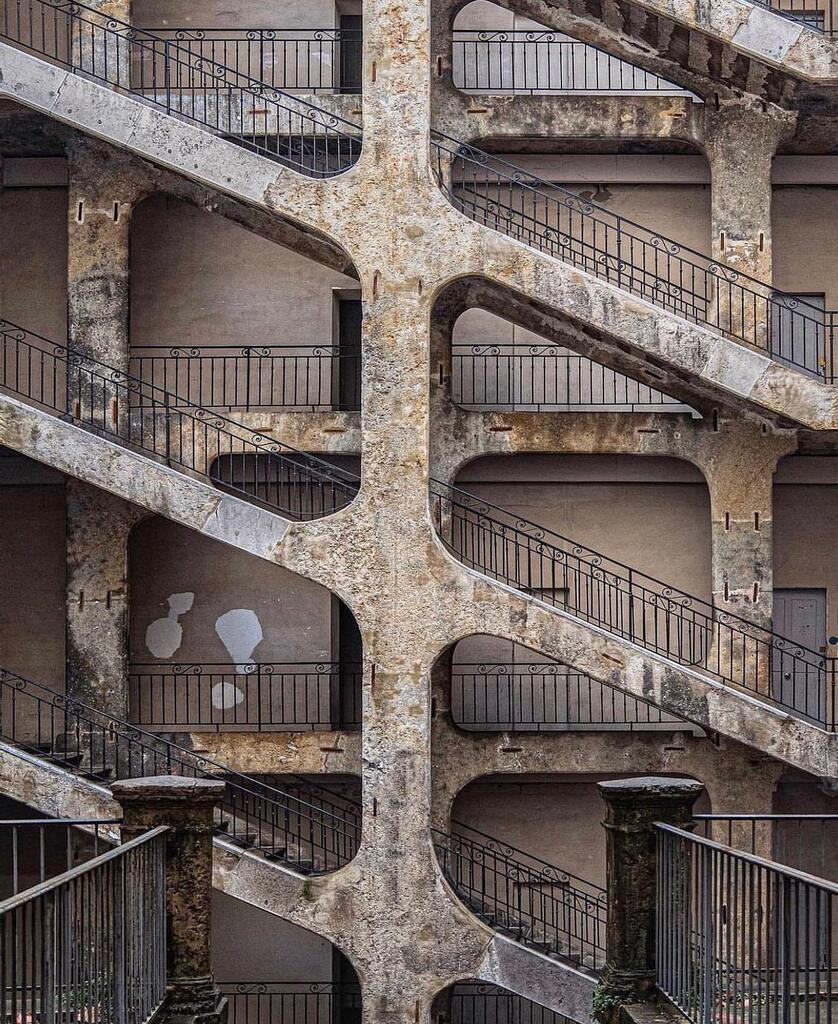 anaca_studio's tweet photo. :: WEATHERED :: It’s been a while since I’ve posted something… concrete! 😁 Or a staircase… so here’s both at once!! 
.
You also get this amazing weathered textured as a bonus! 🖤
.
Via @brutgroup || Photo @bsantiard 
.
.
.
.

#anacastudio 
#architectu… https://t.co/pksbkAVWWR https://t.co/EVJtXuGv2t