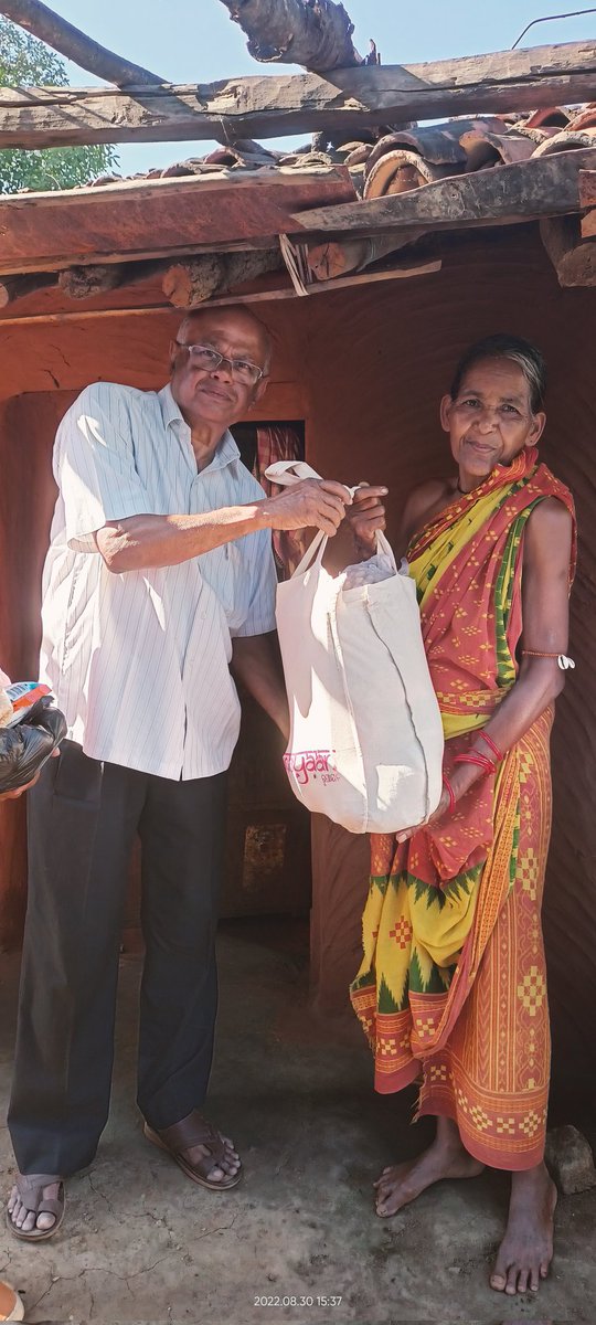 ajitkhariar's tweet photo. "Nuakhai Bhar” given to 30 poor families of Boden block in Nuapada district by Rupayan - a voluntary agency. It is a support in kind (ration, clothes etc) to poor families to celebrate Nuakhai. Thanks Rupayan for the endeavour. https://t.co/pfRYVNm8sr
