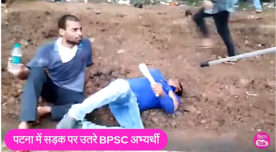 Boilingutensil's tweet photo. Jungleraj in Bihar. Students are being beaten mercilessly for voicing their rights. Politicians and bureaucrats are mount of corruption and cruelty.
#PoliceBrutality
 #BPSC_PT_IN_ONE_SHIFT https://t.co/S80rVNmESI