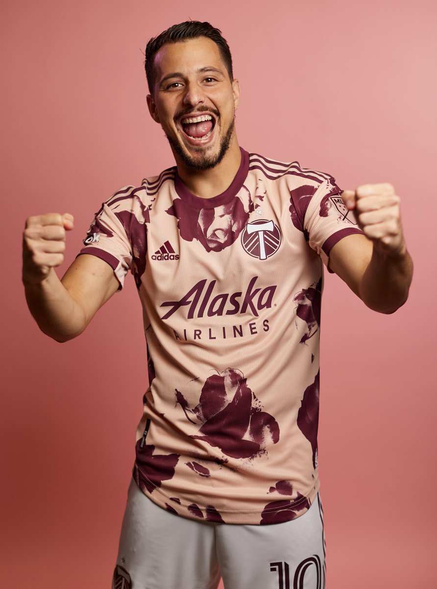 For the Rose City 🌹

Retweet this tweet for a chance to win 10,000 miles courtesy of <a href="/AlaskaAir/">Alaska Airlines</a>. 

NoPurNec. 18+. Portland, OR only. Ends 9/2/22. Rules: bit.ly/3RxtILU