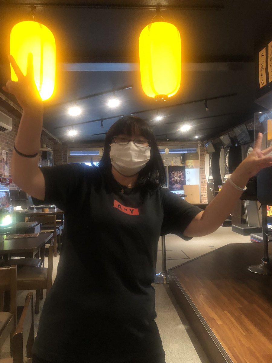 hachi_takuya_h's tweet photo. やぶさめ18:00オープン！本���スタッフのちーちゃんラスト出勤となります！オープニングスタッフとして入ってから約2年5ヶ月お店を支えてくれました！
８「ラスト出勤だけど、どう？」
ちー「普通です笑」
ラスト楽しく働いてもらうとします！w
皆様お待ちしております！ https://t.co/IrjGejYOXo