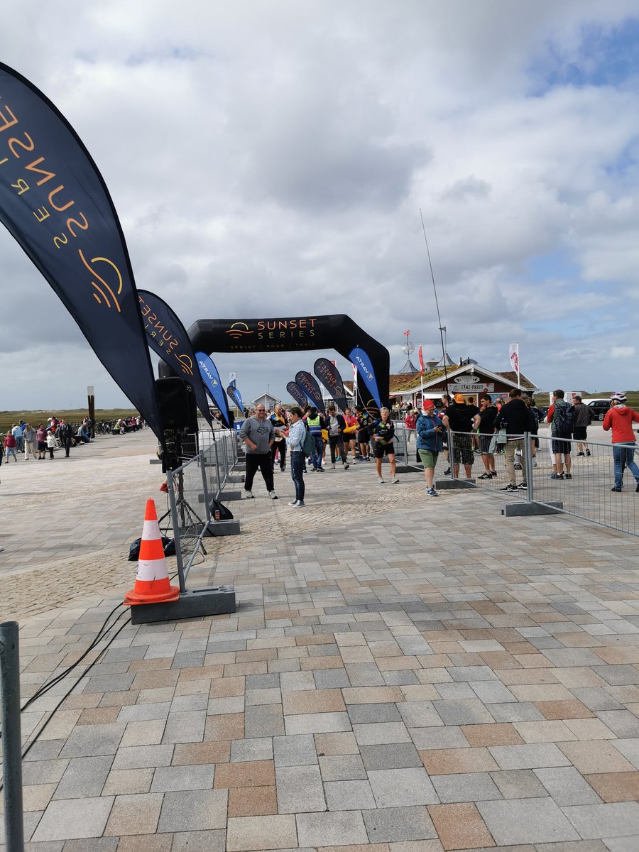 StephanCzarnow1's tweet photo. Finished the #sunsetwattenmeer2022 last weekend. 250km relay run from Hamburg to the coast St. Peter Ording. https://t.co/Wj0sEELtOw