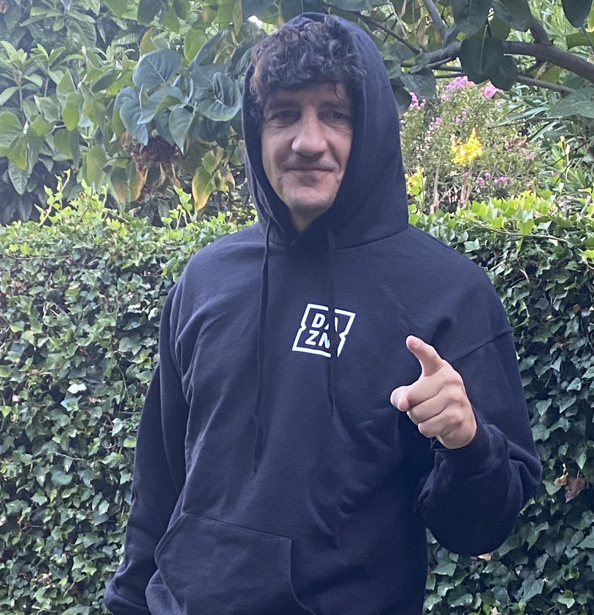 jerogarciabox's tweet photo. Ya tenemos la sudadera de @dazn_es , soy un #dazoner , se vienen cosas muy interesantes y recordar siempre que “el boxeo es vida, vive duro” #dazn #boxeo #boxing #box #jerogarcia #aprendeboxeo #tutorialboxeo #hermanomayor #FundacionJeroGarcia #deporte #parati #boxingtraining https://t.co/XzpHdIVfjM