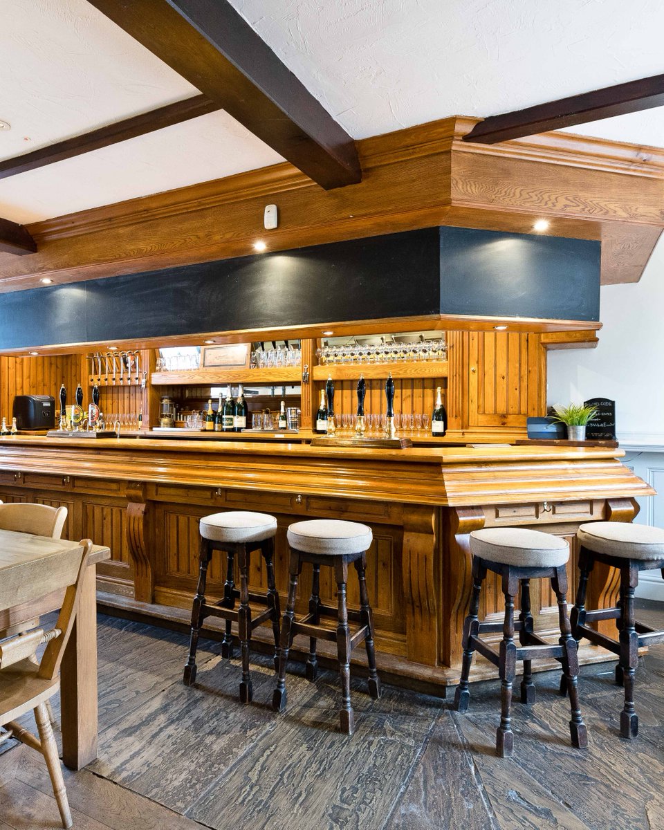 PeakVenues's tweet photo. For over 200 years, The Crewe and Harpur Arms has been welcoming weary travellers from all over to the Peak District🍻

This old pub now serves as a unique and fun stay for large groups!

🛏️ Sleeps 34

Book Here👇
https://t.co/DfidE0gISz https://t.co/SlpGnWfKLy