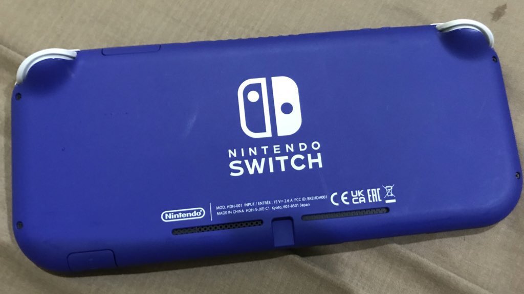 qxblessme's tweet photo. ส่งต่อ / มือสอง 
Nintendo switch lite 
(ไม่มีประกัน ซื้อมาประมาณ 5-6เดือนเองค่า แต่เราเล่นไปแค่เดือนแรกๆ) 
มีตำหนิตรงปุ่มกดตามรูปสุดท้ายค่ะ 
มีอุปกรณ์ ไม่มีกล่อง 

ขาย 3800 รวมส่ง
รับผ่อน, นัดรับ

#ส่งต่อnintendoswitch #nintendoswitchมือสอง 
#nintendoswitchth
#ขายnintendoswitch https://t.co/lA5FQ58lVx