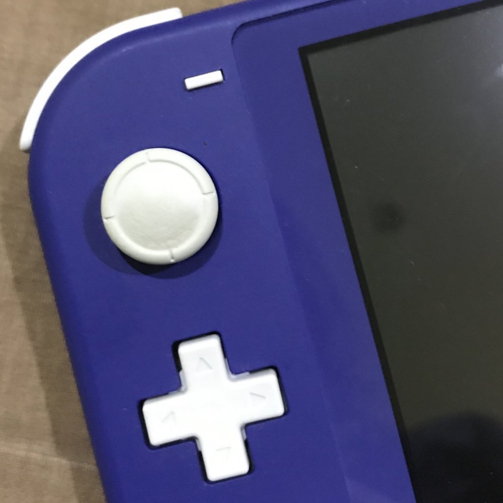 qxblessme's tweet photo. ส่งต่อ / มือสอง 
Nintendo switch lite 
(ไม่มีประกัน ซื้อมาประมาณ 5-6เดือนเองค่า แต่เราเล่นไปแค่เดือนแรกๆ) 
มีตำหนิตรงปุ่มกดตามรูปสุดท้ายค่ะ 
มีอุปกรณ์ ไม่มีกล่อง 

ขาย 3800 รวมส่ง
รับผ่อน, นัดรับ

#ส่งต่อnintendoswitch #nintendoswitchมือสอง 
#nintendoswitchth
#ขายnintendoswitch https://t.co/lA5FQ58lVx
