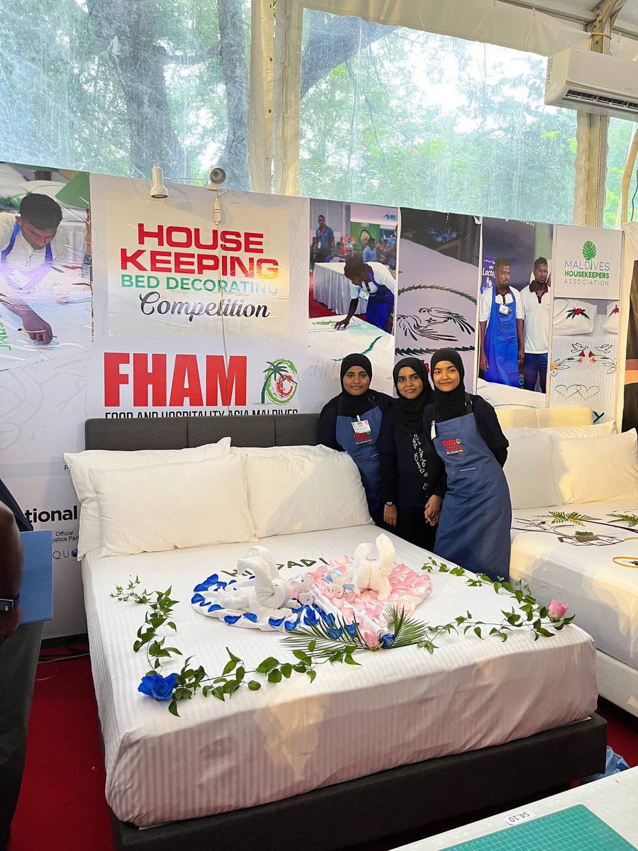 FHTSMNU's tweet photo. Our students - Hashma, Layaal & Safvaan - who competed in the Housekeeping Bed Decorating Competition at #FHAM did an amazing job on their adorable โpregnancy revealโ bed design! ๐๐ฝ Great teamwork! https://t.co/Rs3QAH24Wc