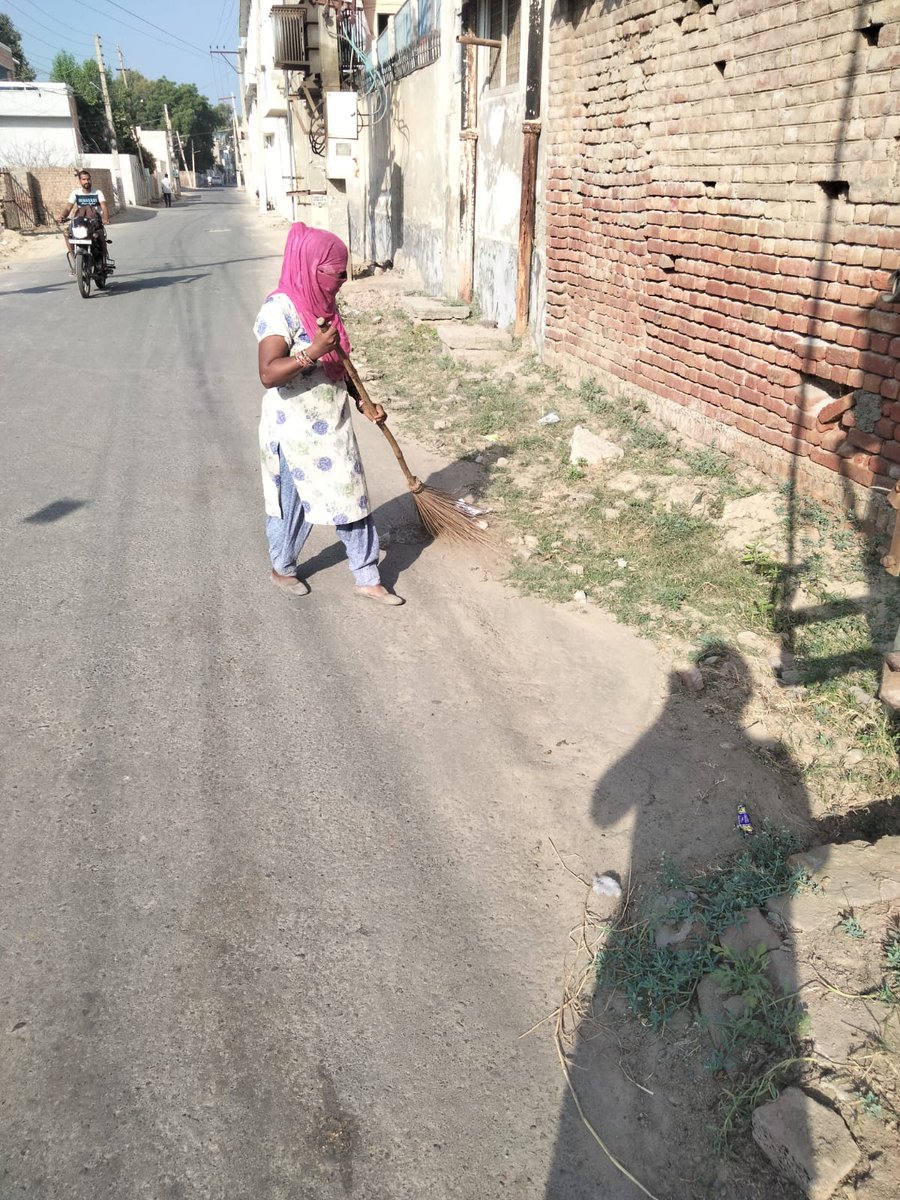 aboharchokho's tweet photo. Cleanliness Drive at daily basis in main roads. #ulbcode800214 #safaimitrasurekshanchallenge #AzadiKaAmritMahotsav #mcabohar #ulbabohar #pmidc #swachhsurvekshan2023abohar #sewerage #cleanedup #safaimitrasurekshanchallenge2023 #SourceSegregation #swachhsurvekshan2023abohar https://t.co/DfVhfatXgt