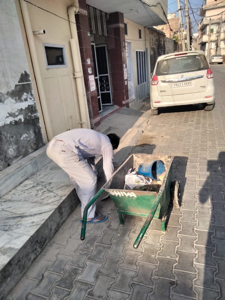 aboharchokho's tweet photo. Cleanliness Drive at daily basis in main roads. #ulbcode800214 #safaimitrasurekshanchallenge #AzadiKaAmritMahotsav #mcabohar #ulbabohar #pmidc #swachhsurvekshan2023abohar #sewerage #cleanedup #safaimitrasurekshanchallenge2023 #SourceSegregation #swachhsurvekshan2023abohar https://t.co/DfVhfatXgt