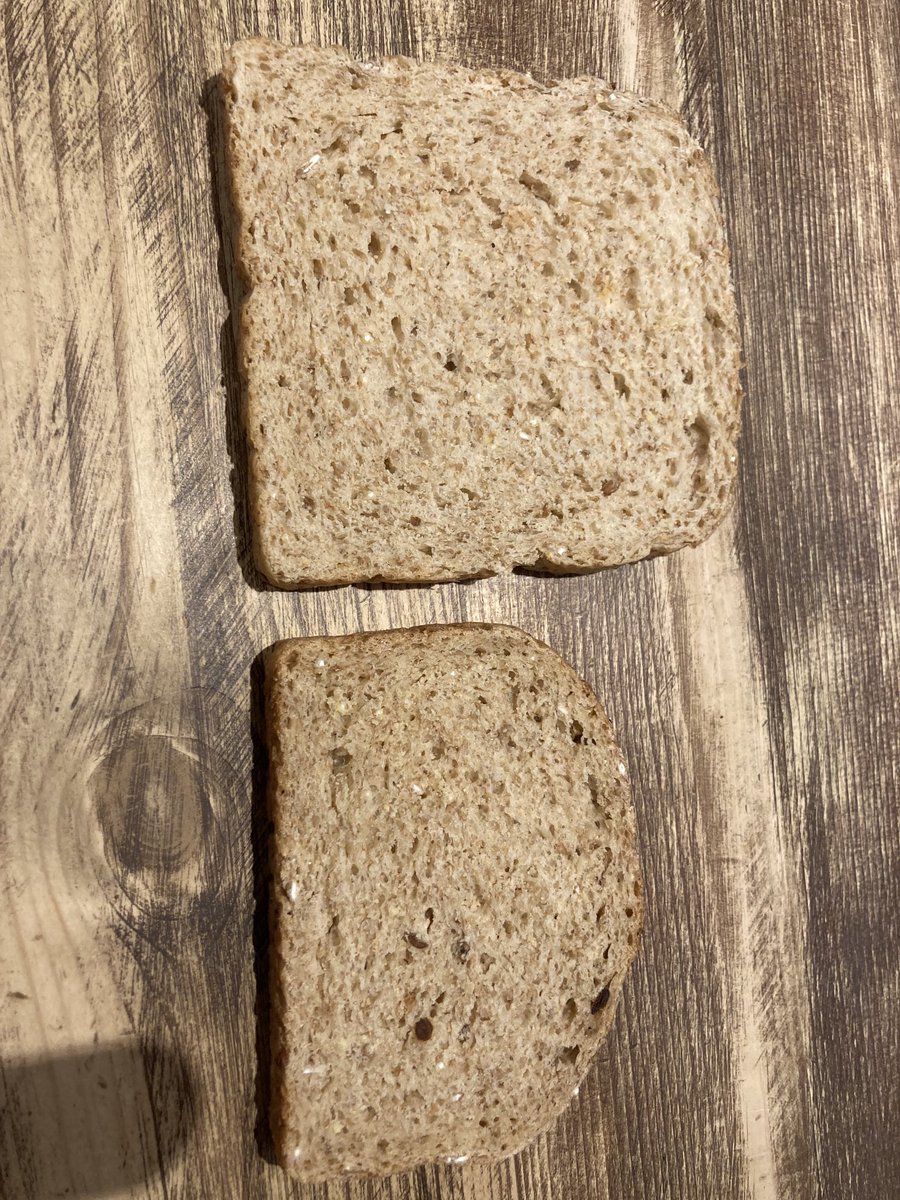 ⁦<a href="/AldiUK/">Aldi Stores UK</a>⁩ same loaf of bread bought one week week apart.
Why has it reduced so much in size? Ancient Grains #favouritebread