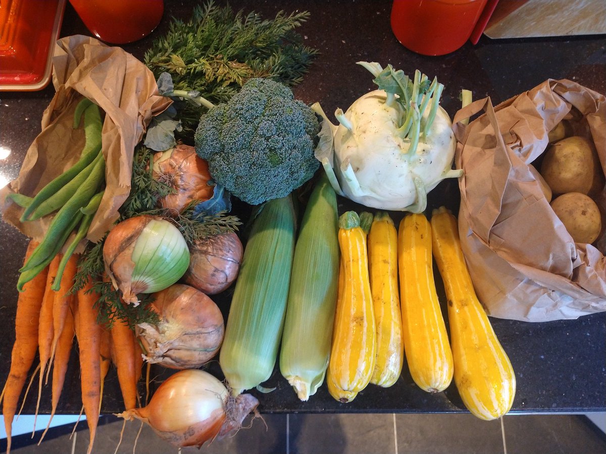 jon_deakin's tweet image. Yum yum, this week's veg box just arrived. Thank you @Groobarbs for another tasty treat.