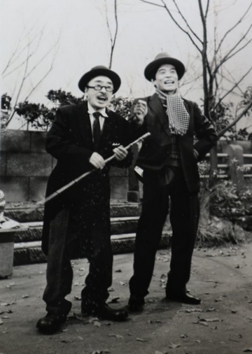shinya_bokudake's tweet photo. 【ちょっと一興😉】

モノクロ（番宣用）▶カラー

ドラマ『時間ですよ昭和元年』〔ＴＢＳ〕
第15話[75.01.22放送]より

（左から）
#坊屋三郎 
#千昌夫 

@retoro_mode https://t.co/fcNwURu0xO