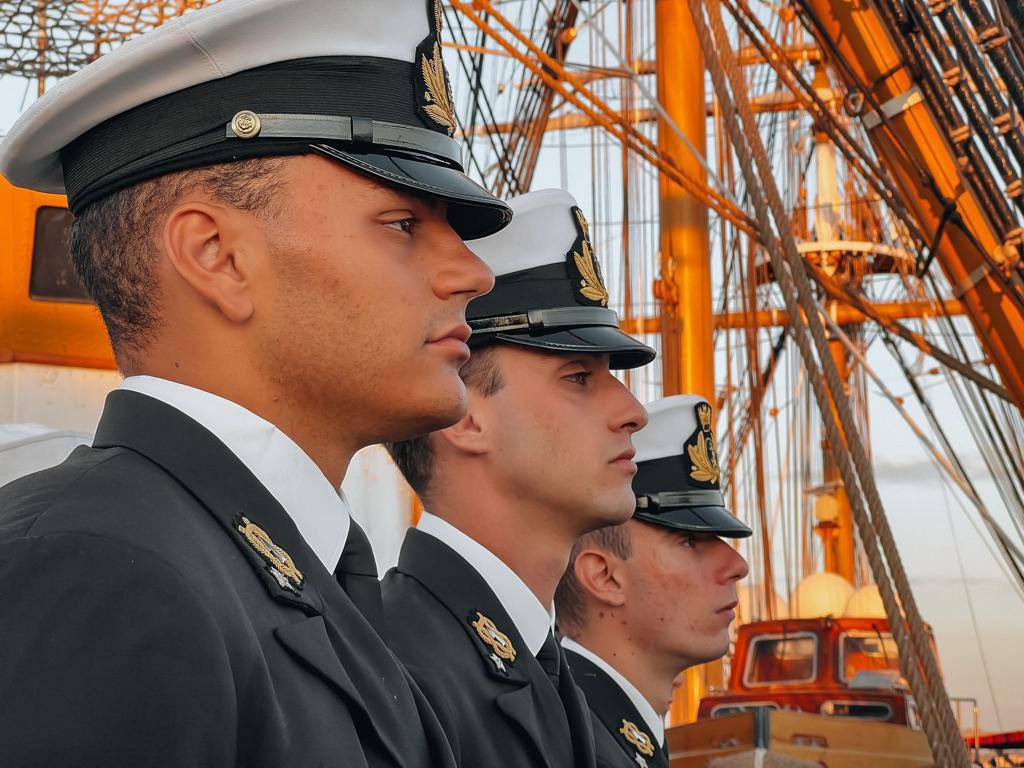 ItalianNavy's tweet photo. #NaveVespucci a Manfredonia! 
Sali a bordo anche tu, potrai visitarla a partire dalle 11.30. 

#MarinaMilitare #NoiSiamolaMarina 
#AmerigoVespucci. https://t.co/RppEwaDsJA