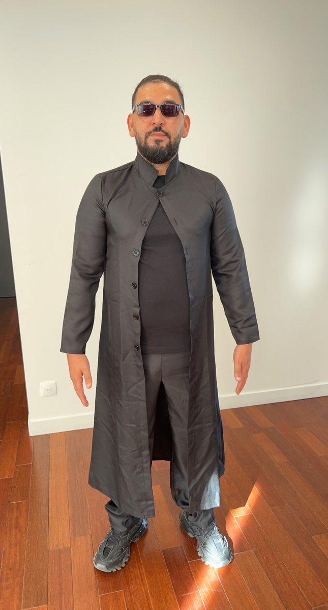henni_mo's tweet photo. Sanchez c’est l’élu c’est Neo dans Matrix https://t.co/kfJOwW1cBD