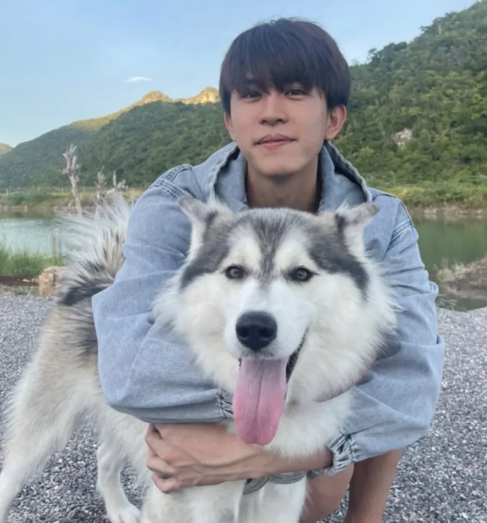 AsmodeusLust666's tweet image. เจ้าหนูทั้งสามเเละหมาของ..ของใครก็ไม่รู้
กรุณาห้ามขโมยหมาเค้ากลับบ้านนะค้าบพี่ๆ 😅