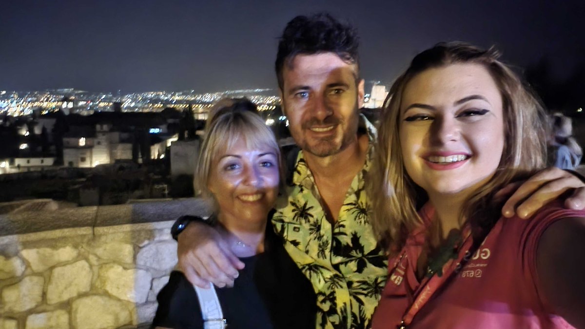 ClaritasGranada's tweet photo. Termina agosto y comenzamos septiembre 💪 con más fuerza que nunca. Así también lo hicieron nuestros turistas que han querido terminar sus vacaciones en nuestra preciosa ciudad🥰 conociéndola de múltiples maneras https://t.co/AVuhae6Kh7