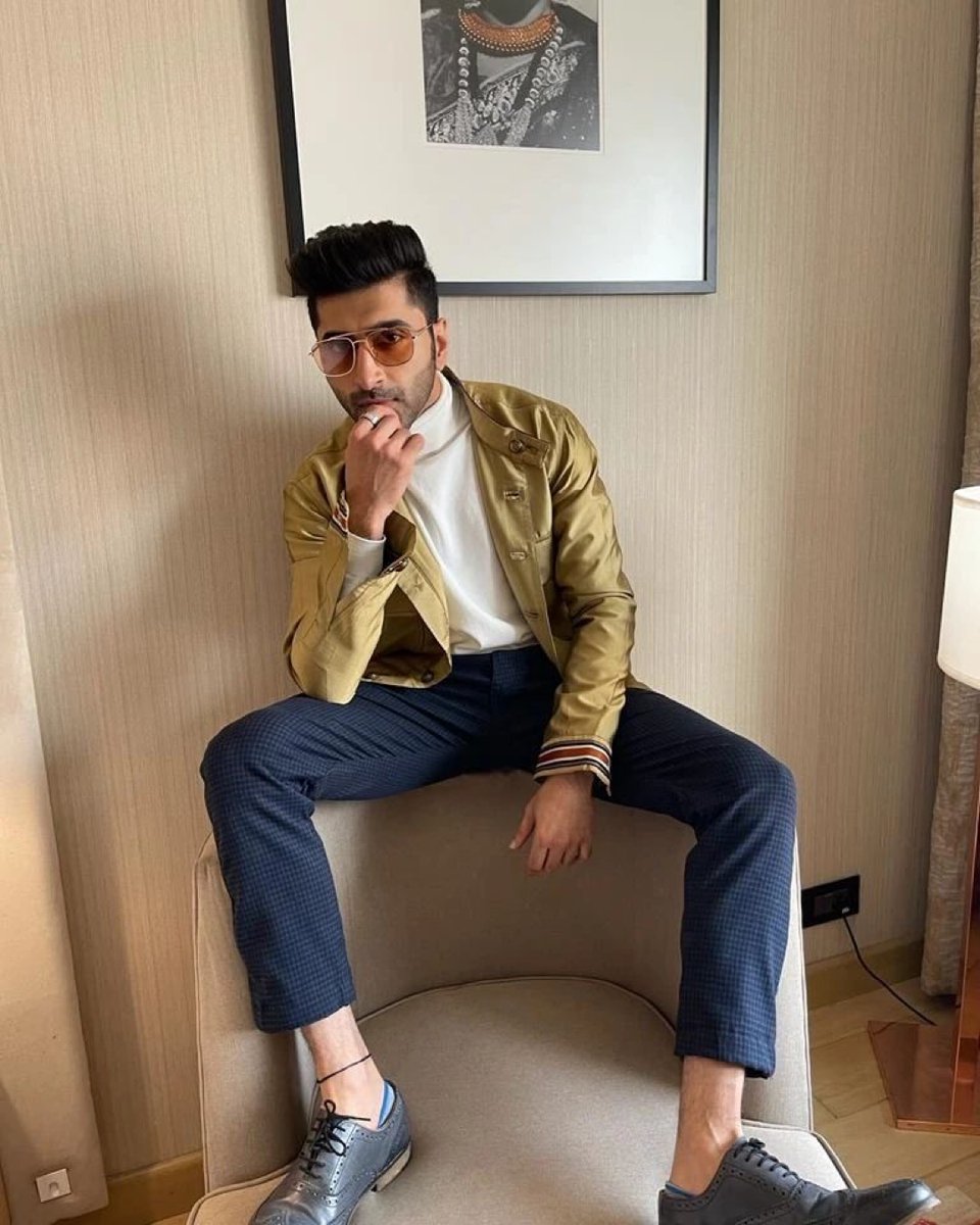 Hatsoff_Acc's tweet photo. Spotted @suhailnayyar in Hats Off Accessories handcrafted Genuine Leather iconic brogues
#repost
@styledbychandani Styled this bundle of energy @suhailnayyar for #sharmajinamkeen promotions and he look faineee 😎
Styled with @thecrazy_fattygirl
@style.cell
HMU: @getlostwithnikki https://t.co/KvFsdYZqIU