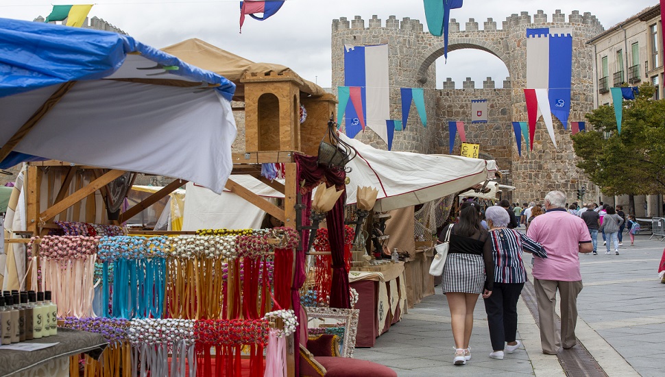TribunadeAvila's tweet photo. 🤹#MercadoMedieval | II Jornada de Esgrima Histórica en las XXV Jornadas Medievales de Ávila
https://t.co/6SBrlZjVBy https://t.co/ZkK1291vkp