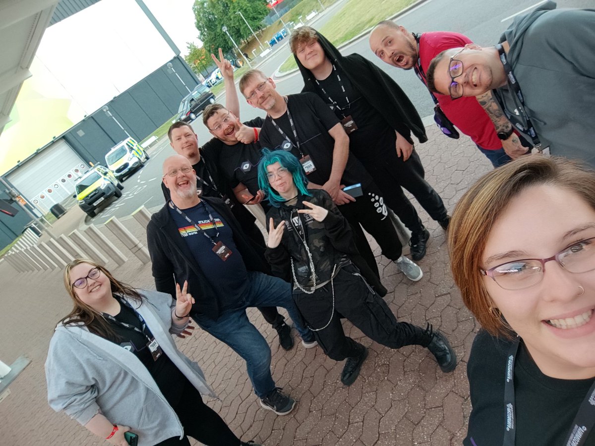 Minniedeli22's tweet photo. I miss you all so much already. Insomnia was epic! I can't wait to see you all next year 🥰 https://t.co/kWxCfXG842
