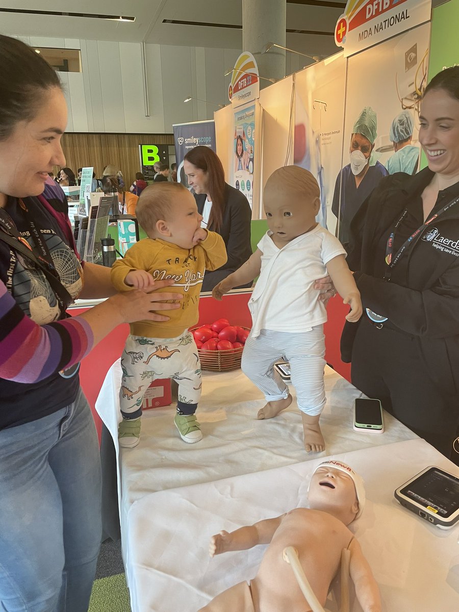 Nikki26Brennan's tweet image. Making friends #laerdal #DFTB22