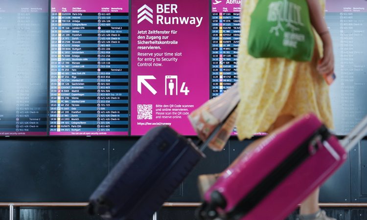 IntAirport's tweet photo. .@berlinairport has launched new services, #BERRunway, which allows #passengers to book additional access through the security controls. https://t.co/4CcEvzwbMu https://t.co/xuGZC9DOwf