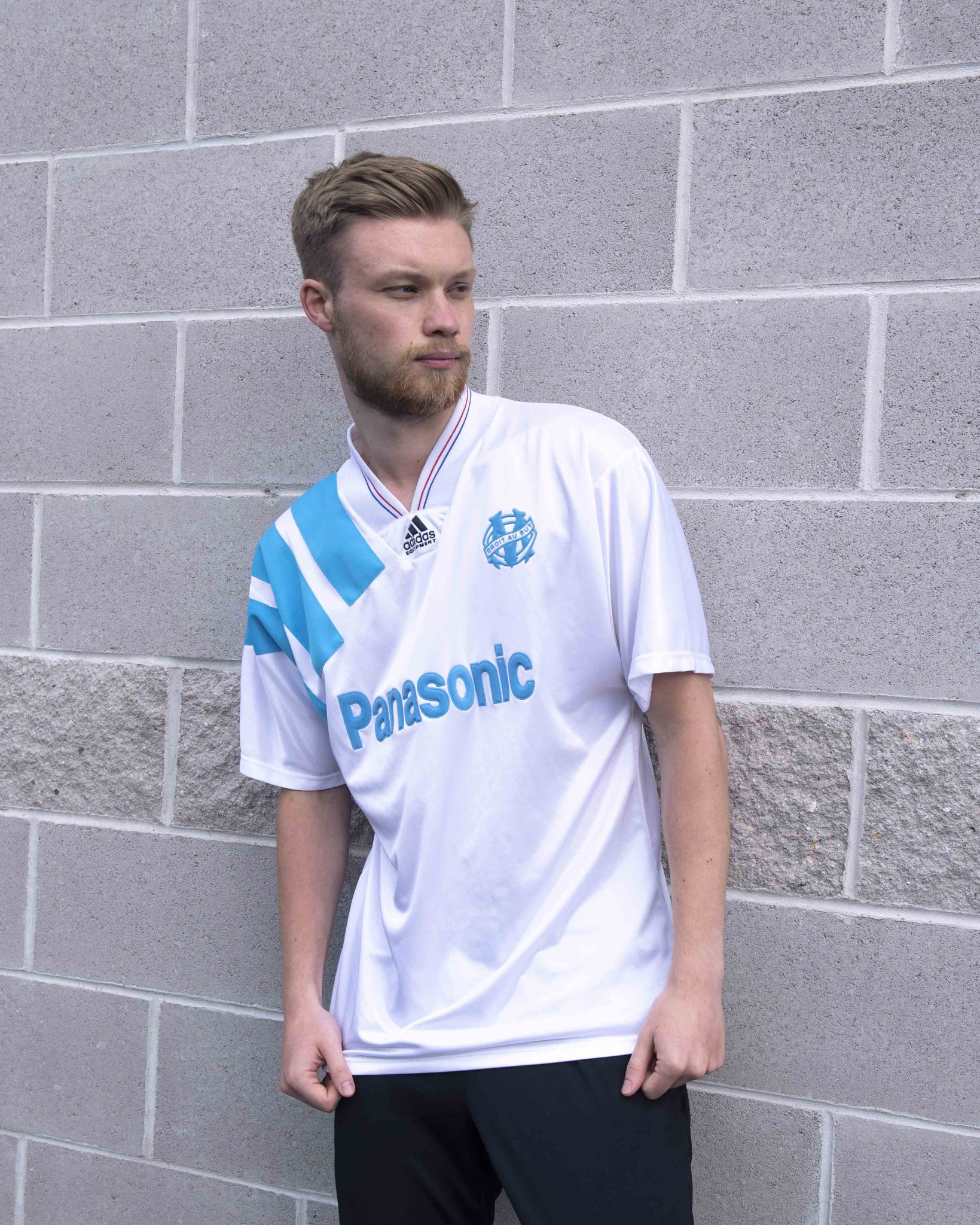 Ancienne ÉCHARPE DE FOOT O.M. - 100 ANS - 1899-1999 Olympique Marseille Ancienne ÉCHARPE DE FOOT O.M. - 100 ANS - 1899-1999 Olympique Marseille