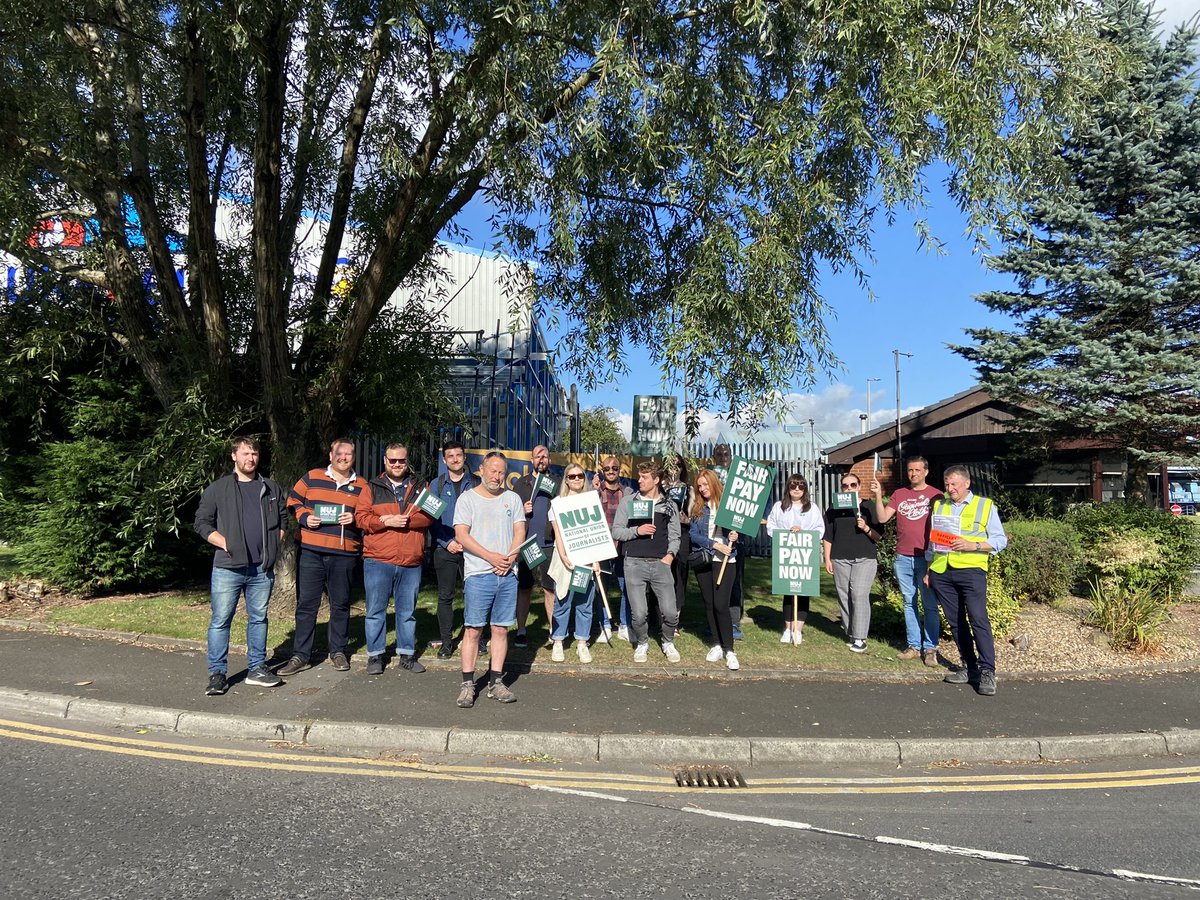 MEN_chapel's tweet photo. This is the picket at the @MENnewsdesk office in Chadderton this morning. We are asking for a fair pay deal for our journalists 💪 #NUJReachStrike https://t.co/IR0KPRjeEb