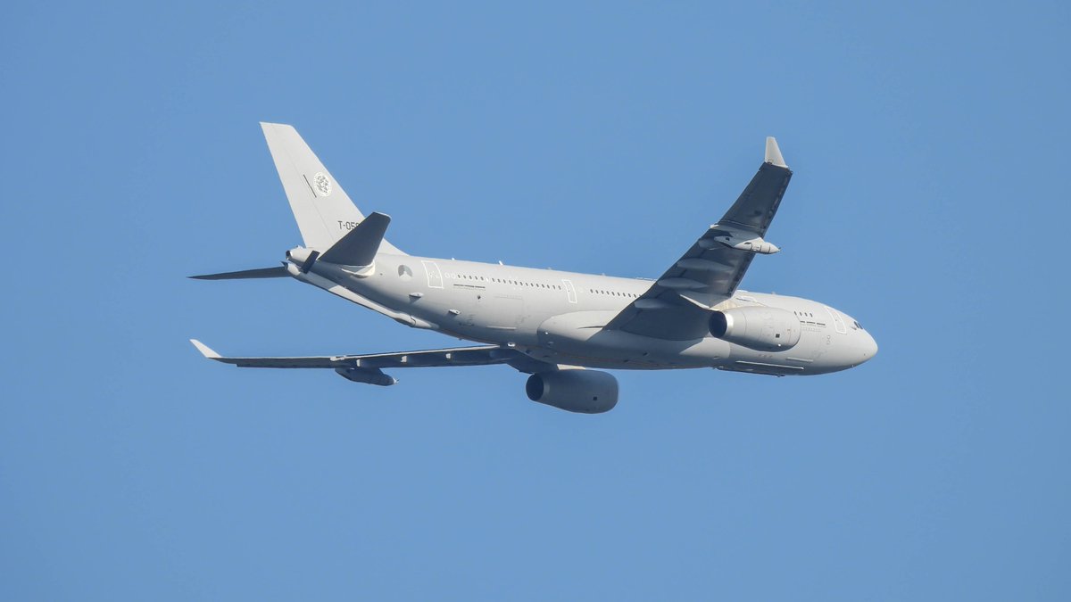 EHEH_Spotter's tweet photo. 🇳🇱RNLAF NATO MMF Airbus A330-200MRTT T-059 as flight #MMF13/#MULTI13 departure 03 @ EHEH (📷garden)

First mission after his delivery flight 27/07/2022?

#NLspot https://t.co/egquAKM5qo