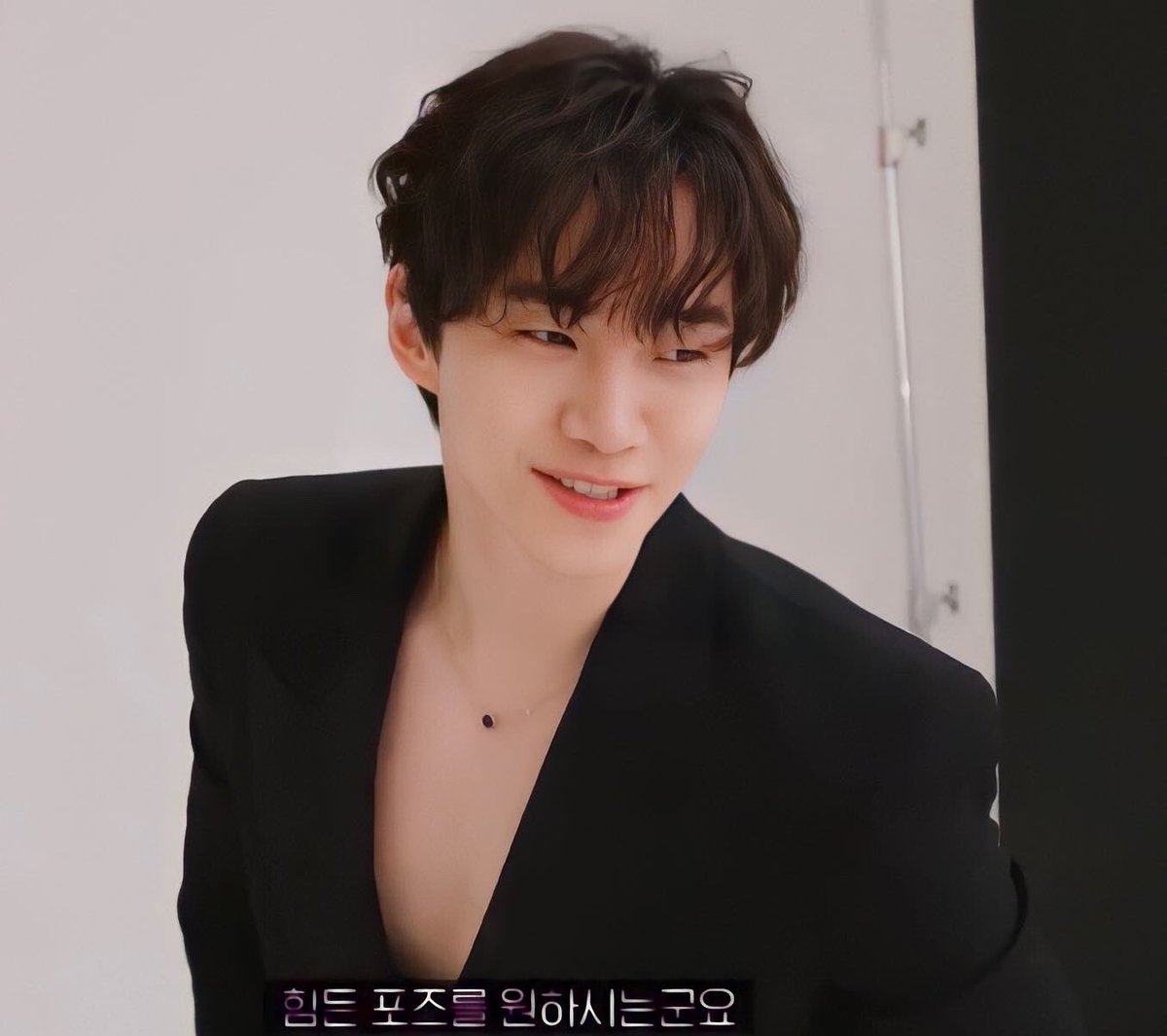 Elmaeve77's tweet photo. Junho                          Me https://t.co/WkqaMxAXGN