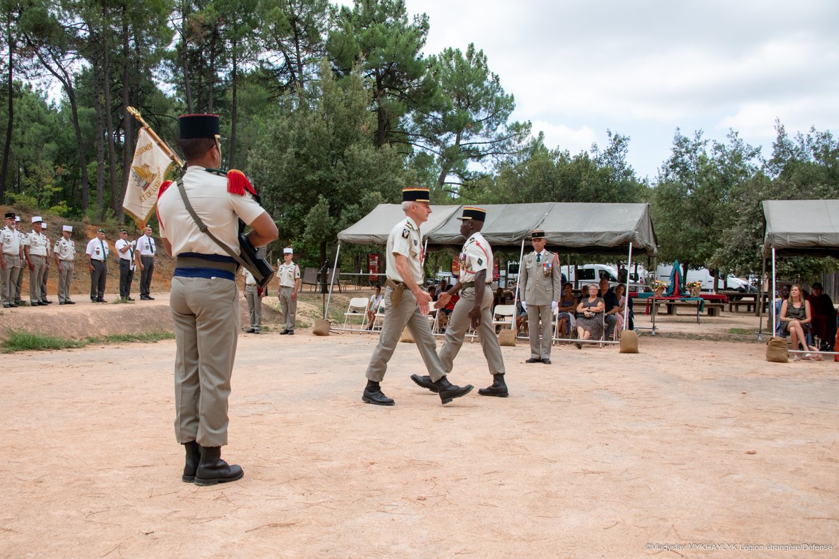 CDC_2eREG's tweet image. Passation de commandement de la CCL

Le 30 août 2022, dans le cadre exceptionnel des mines de Bruoux, le capitaine Ludovic a transmis le flambeau au capitaine Olivier après deux ans à la tête de la compagnie de commandement et de logistique.

#2REG #Legion #Armée2terre