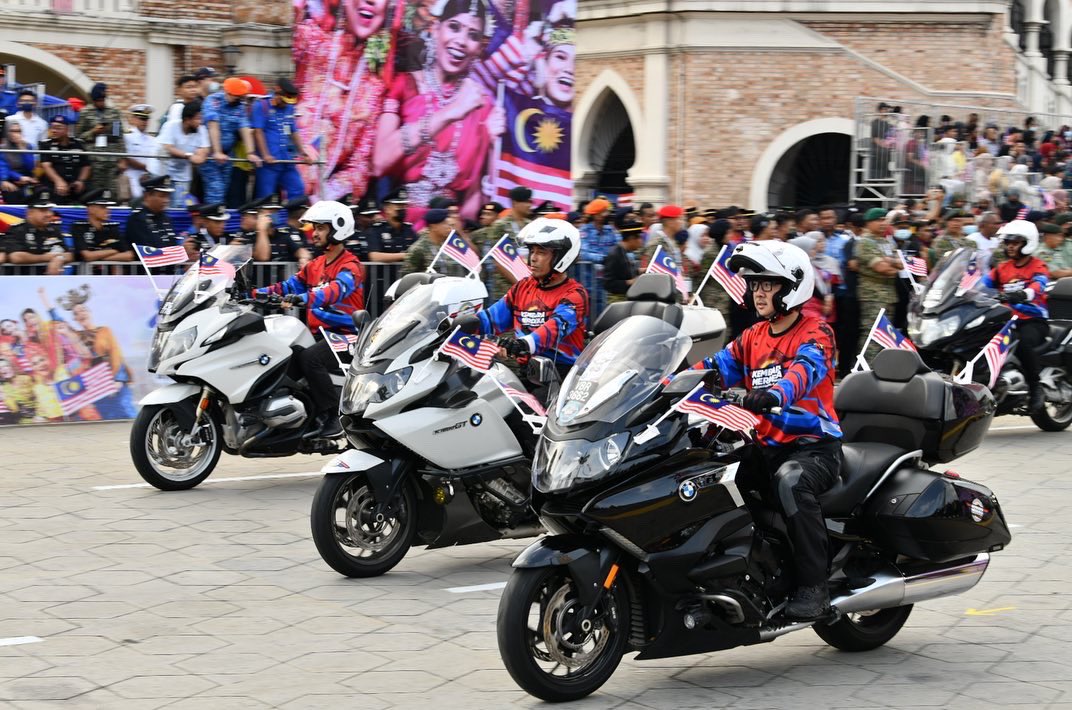 ZahidiZainuI's tweet photo. Sekitar kemeriahan Sambutan Hari Kebangsaan 2022 di Dataran Merdeka pagi tadi. 

Sama-sama kita terus memperkukuh kesepaduan dan keamanan ini agar kita sebuah Keluarga Malaysia yang besar, kekal teguh bersama selama-lamanya. https://t.co/RNrFZYIt2E