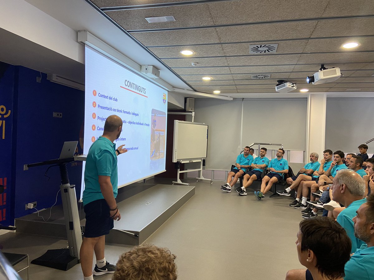 Ayer tuvo lugar en el Auditori de <a href="/FCBmasia/">FC Barcelona - Masia</a> la presentación de la estructura del hockey formativo! A cargo del coordinador de la base, @DaniMogal7, se expusieron las líneas maestras de la que esperamos sea una gran temporada! 💪💪 🔵🔴🔵🔴 #ForçaBarça #ARecuperarLoPerdido