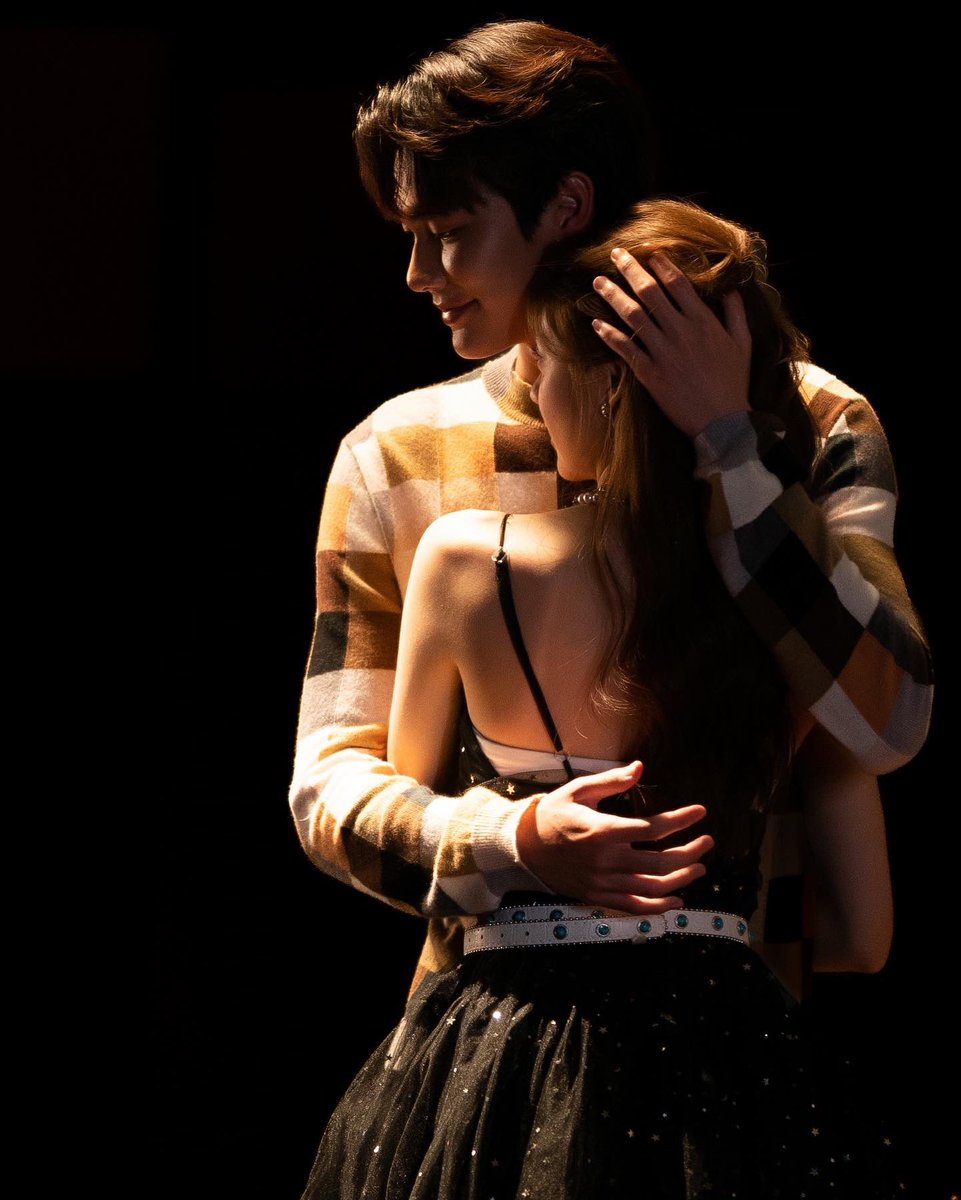 earnearnfatima's tweet photo. ขอบคุณพี่ดิวนะค้า ที่มาเป็นพระเอก mv ให้เอินในเพลง 
#วันนี้ใส่สีอะไร 
ร่วมงานกับพี่ดิวสนุกมากๆง้าบบ 🥹💞

ขอบคุณทั้งเเฟนคลับพี่ดิว เเล้วก็เเฟนคลับเอินด้วยนะค้าบ ทุกๆคนน่ารักมาก ซัพพอร์ตกันอย่างเต็มที่เยย ขอบคุณนะค้าบบ❤️

ส่วงเรื่องMV ที่หายไป
ไว้เอินจะมาอัพเดทอีกทีน้า🙏🏻 #dew_jsu https://t.co/UQyFb4e0AR