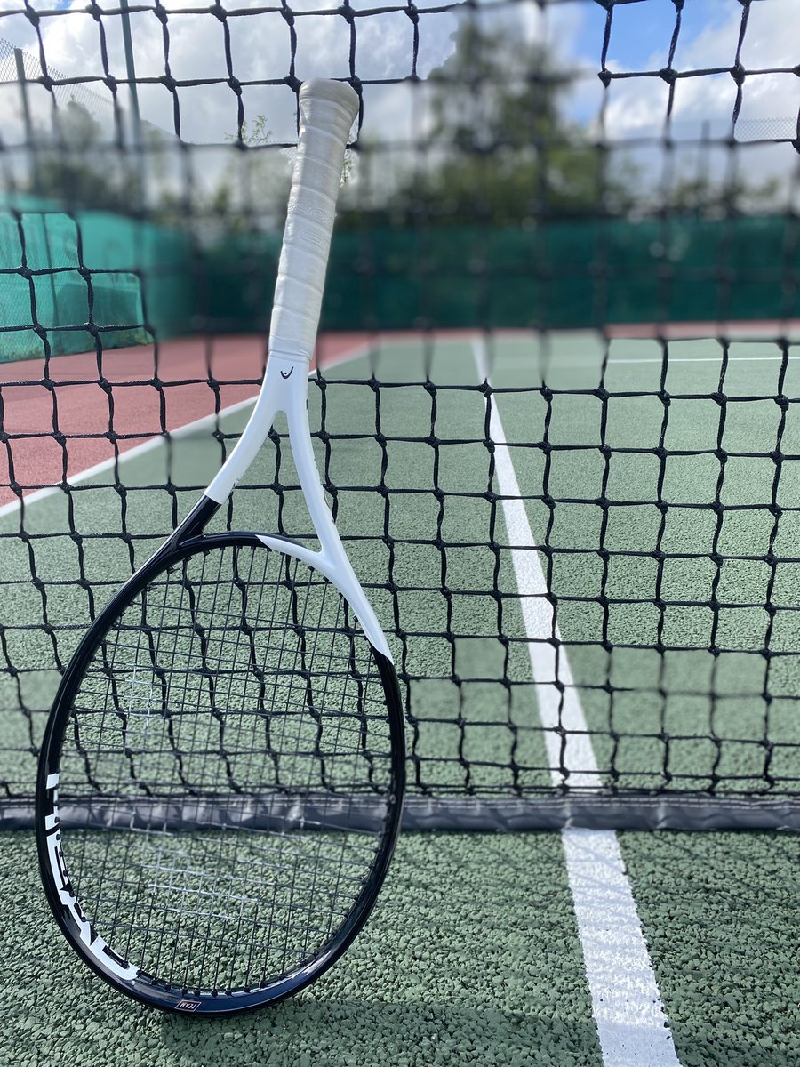 JessRedfearn1's tweet photo. Loving coaching with the new speed #head #headrackets @Katie_headuk @BigDaveHillier #fulwoodtennisclub https://t.co/stRXogmzCy