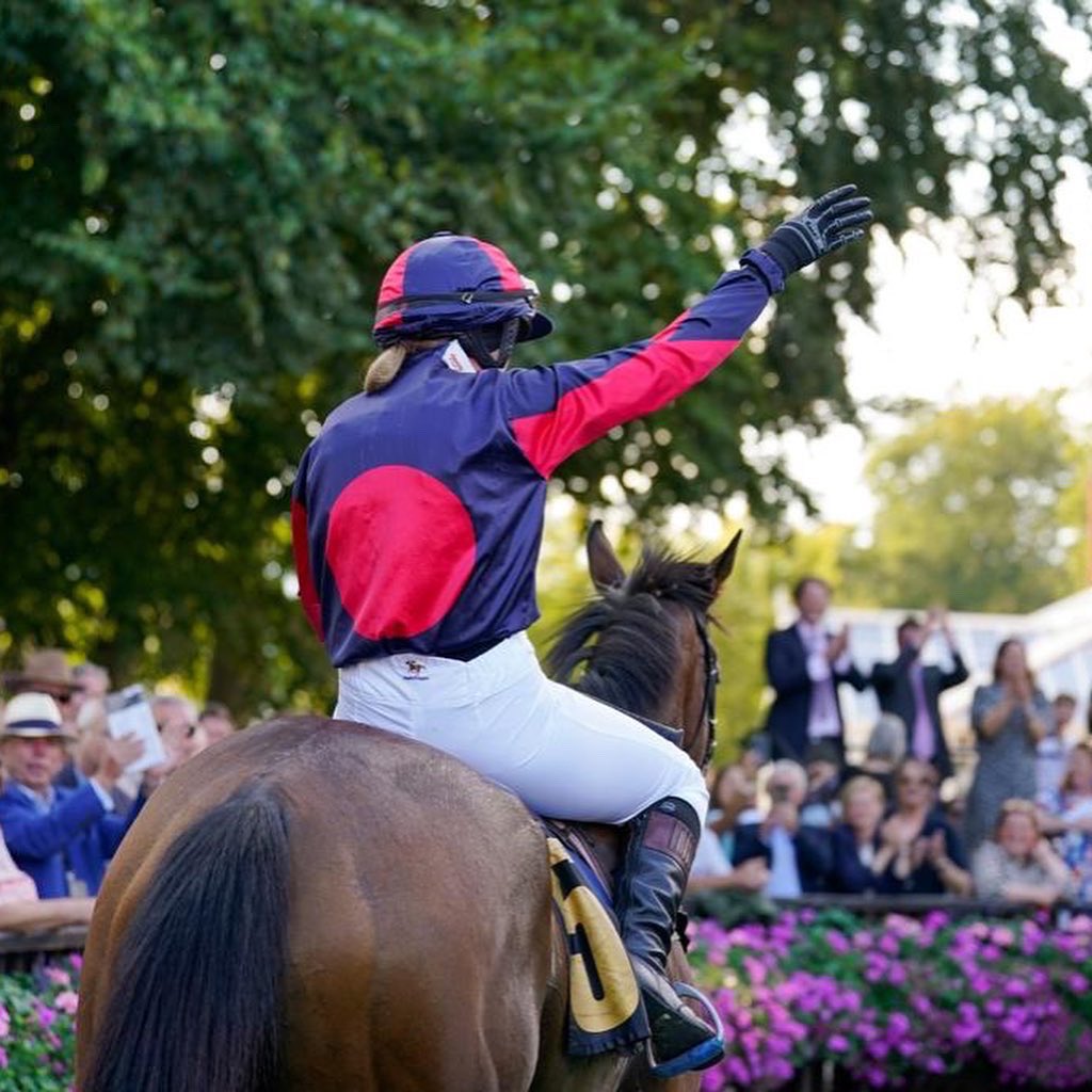 LGibsonBrabazon's tweet photo. The final celebration post for the 2022 running of the Newmarket Town Plate in memory of fellow Town Plate lady rider and winner, Julie Cecil 🎉🥇🏇🏻
The 352nd winner goes to Goldencard 🏆
So, what’s next on the cards @MJLH16 ?!!
#GambleLanded https://t.co/TUNcltGZV2