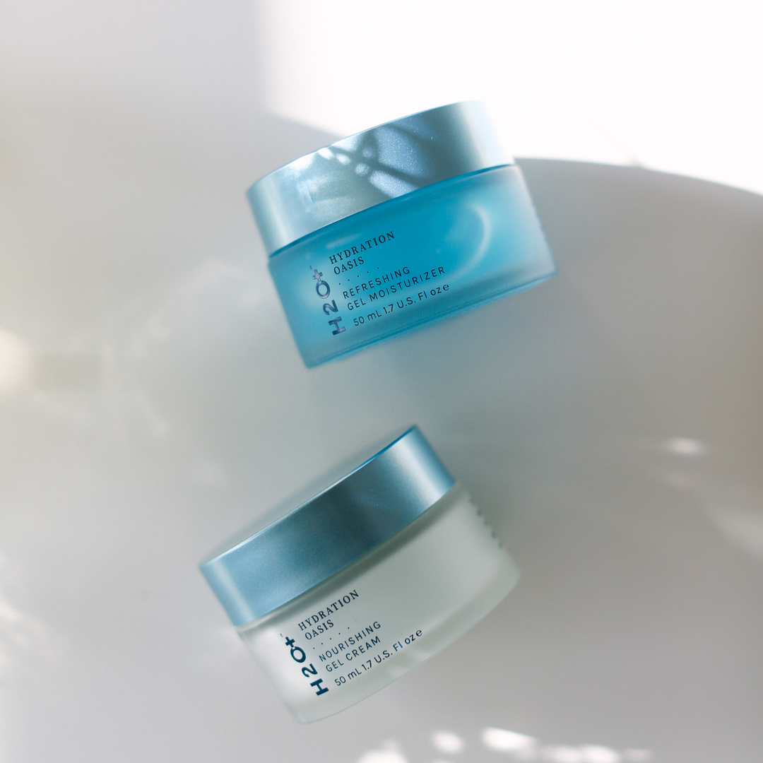 H2OPlusUSA's tweet photo. Can't decide which one to choose?
Use Blue Gel if you are looking for lighter texture hydration.
We recommend Light Blue Moisturizer for deeper hydration.

Both moisturizer are clinically proven to improve hydration for 24H💙💦 https://t.co/yDla8TYydR