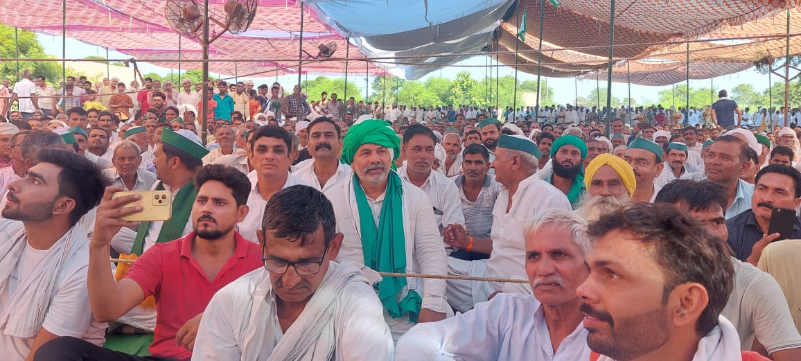 RakeshTikaitBKU's tweet photo. #msp4farmers पर #SKM के बगैर पहली बैठक महज किसानों से धोखा। सेना की तर्ज पर बैंकों में भी अग्निवीर योजना बेरोजगार युवाओं के भविष्य से खिलवाड़। खेती सहित अन्य क्षेत्र निजी कंपनियों के हवाले। हकों की लड़ाई के लिए आंदोलन ही एकमात्र रास्ता बचा। लड़ेंगे-जीतेंगे @ANI @PTI_News https://t.co/BxK7weFGKP