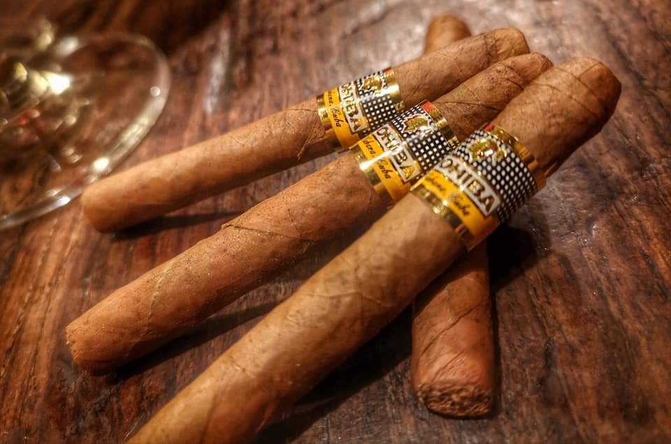 Takamori9999's tweet photo. COHIBA SHORT

#cigarillos #cigar #COHIBA #Cuba  #cigarclub #havanos  #photo https://t.co/qf7njRK1xm