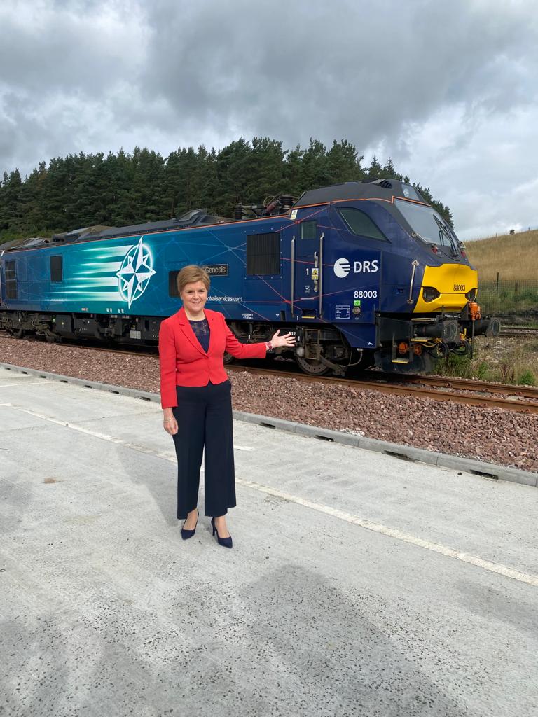 ScotGovFM's tweet photo. In Blackford today, First Minister @NicolaSturgeon officially opened the @Highland_Spring Freight Facility.

The line, part funded by a @scotgov Freight Facilities Grant will help the company transport goods while removing 8 thousand HGV movements from the road every year. https://t.co/ECM2anUzIB