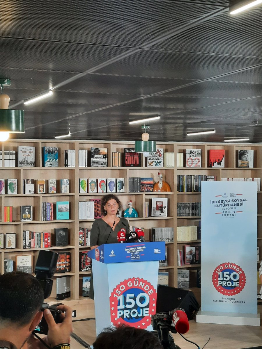 iletisimyayin's tweet photo. Sevgi Soysal Kütüphanesi, İstanbul Büyükşehir Belediyesi tarafından, Soysal'ın kızları Funda Soysal ve Defne Soysal'ın katılımlarıyla Beyoğlu'nda açıldı. @istanbulbld https://t.co/AYtIYICoa7