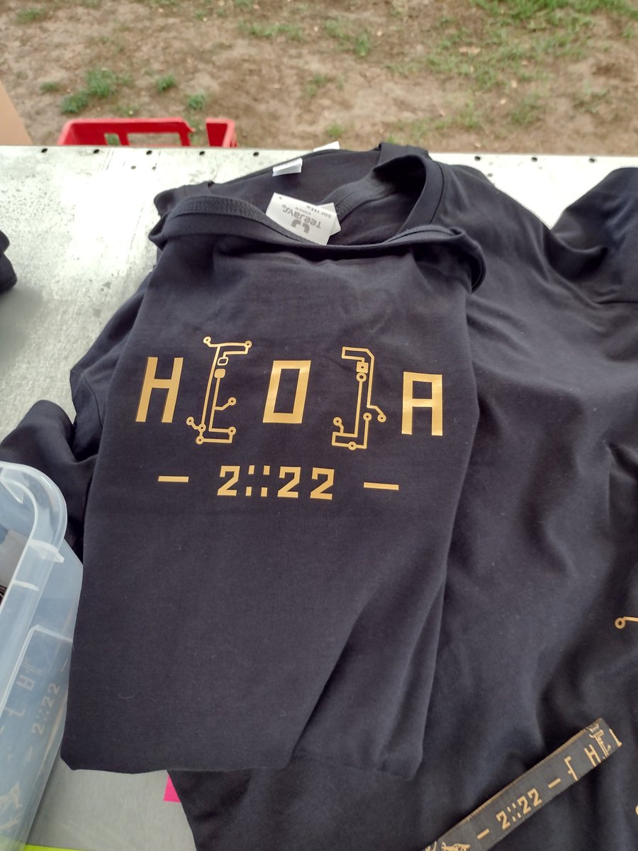 Pecc0r's tweet photo. Es ist einfach geil, wenn man sich ein schickes Merch-Design ausdenkt und das wird dann auch wirklich so schick wie in unseren Köpfchen 🎉 #hackenopenair #HOA22 https://t.co/F21nl5q9Ox